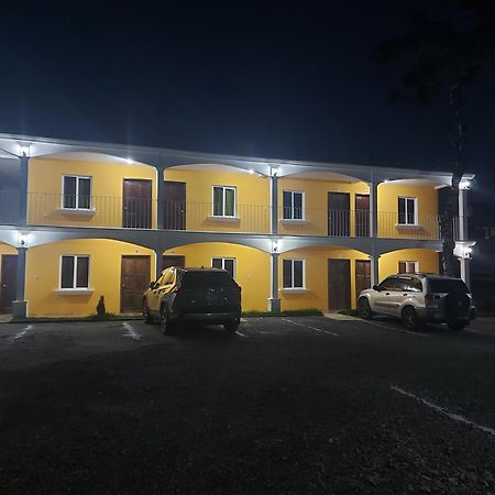 Hotel Los Reyes Coban Exterior photo