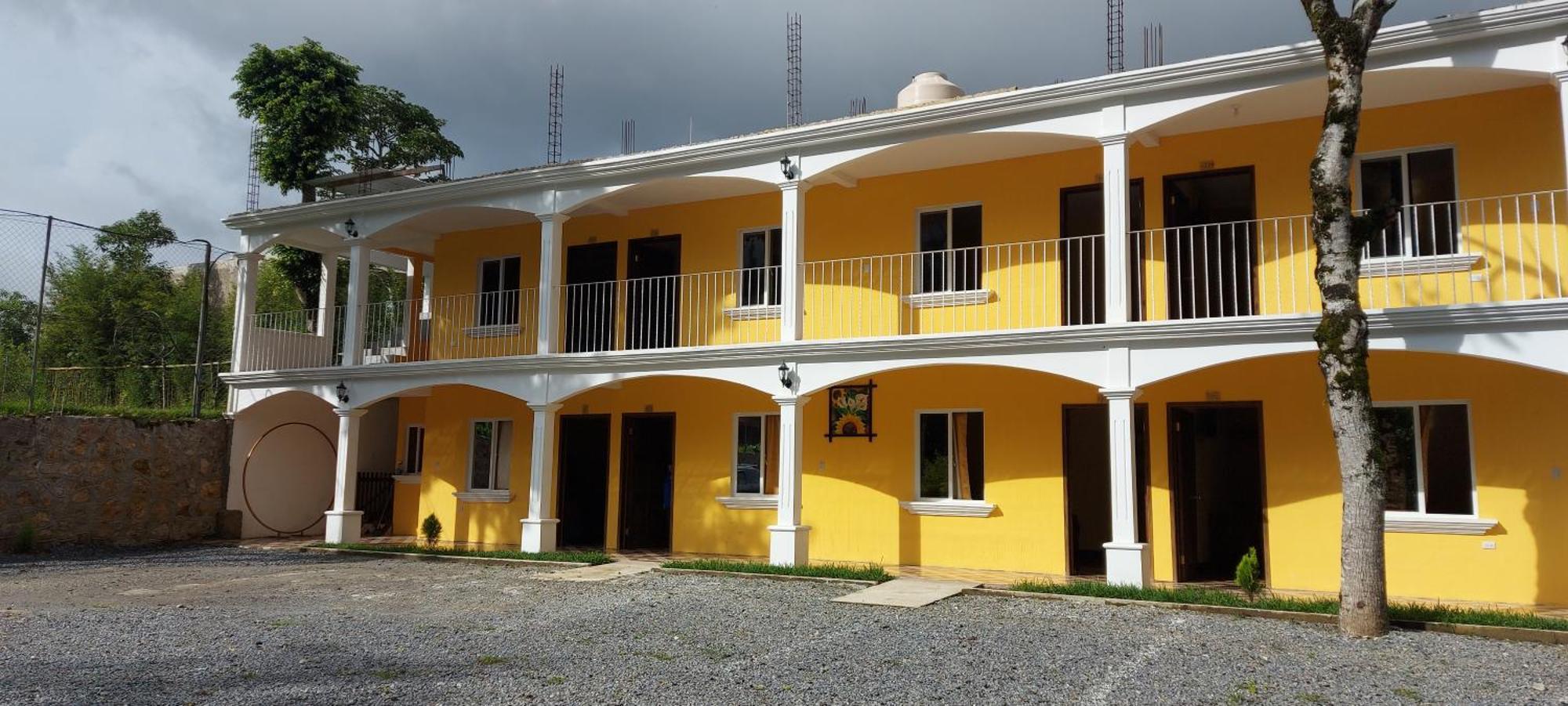 Hotel Los Reyes Coban Exterior photo